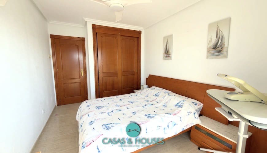 3 sypialnia Apartament na sprzedaż w La Manga del Mar Menor z basenem garażem - 275 000 € (Ref: 9735929)