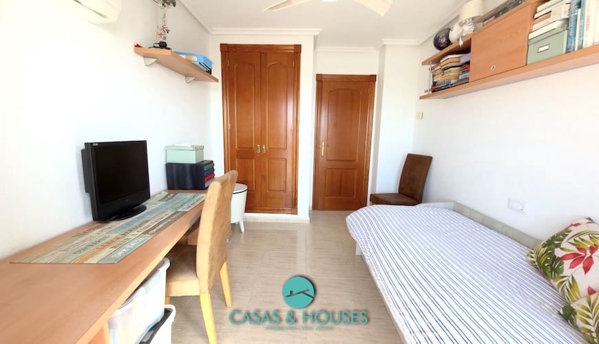 3 sypialnia Apartament na sprzedaż w La Manga del Mar Menor z basenem garażem - 275 000 € (Ref: 9735929)