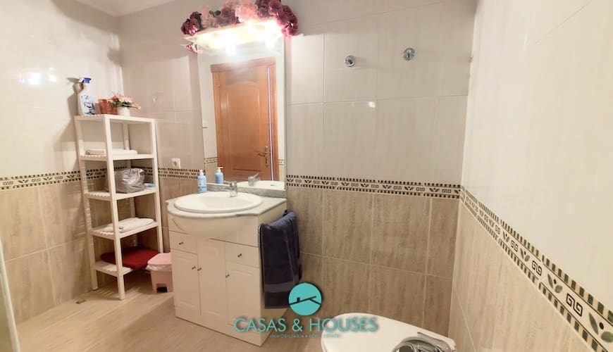 3 sypialnia Apartament na sprzedaż w La Manga del Mar Menor z basenem garażem - 275 000 € (Ref: 9735929)