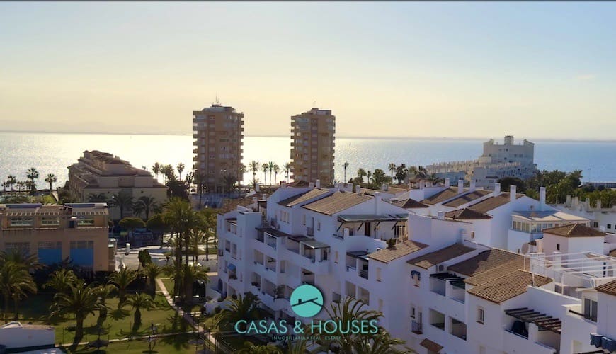 3 sypialnia Apartament na sprzedaż w La Manga del Mar Menor z basenem garażem - 275 000 € (Ref: 9735929)