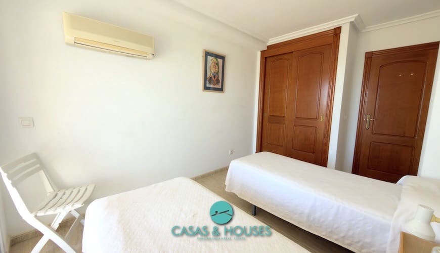 2 bedroom Apartment for sale in La Manga del Mar Menor with pool garage - € 180,000 (Ref: 9756401)