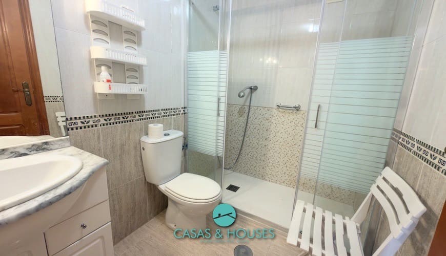 2 bedroom Apartment for sale in La Manga del Mar Menor with pool garage - € 180,000 (Ref: 9756401)