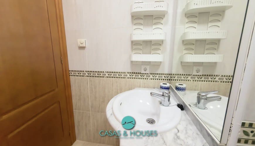 2 bedroom Apartment for sale in La Manga del Mar Menor with pool garage - € 180,000 (Ref: 9756401)