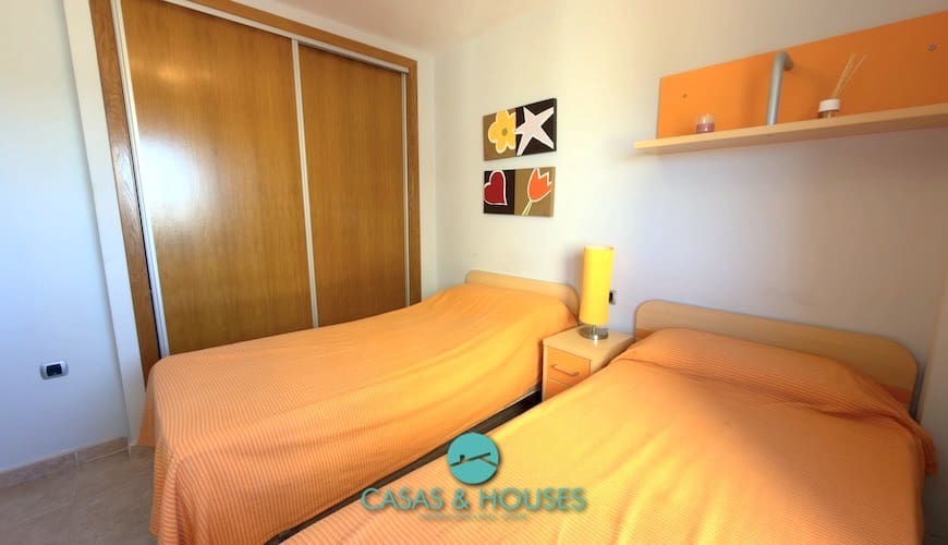 2 soverom Leilighet til salgs i La Manga del Mar Menor med svømmebasseng garasje - € 182 000 (Ref: 9756405)