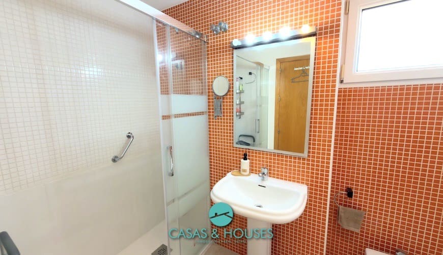 2 soverom Leilighet til salgs i La Manga del Mar Menor med svømmebasseng garasje - € 182 000 (Ref: 9756405)