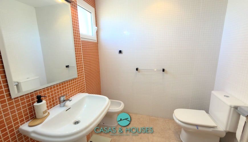 2 soverom Leilighet til salgs i La Manga del Mar Menor med svømmebasseng garasje - € 182 000 (Ref: 9756405)