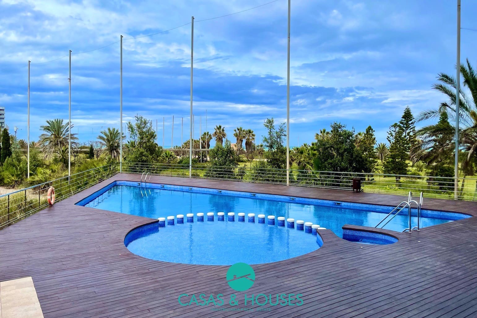 2 soverom Leilighet til salgs i La Manga del Mar Menor med svømmebasseng garasje - € 182 000 (Ref: 9756405)