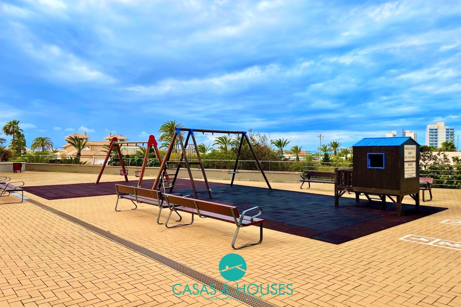 2 soverom Leilighet til salgs i La Manga del Mar Menor med svømmebasseng garasje - € 182 000 (Ref: 9756405)