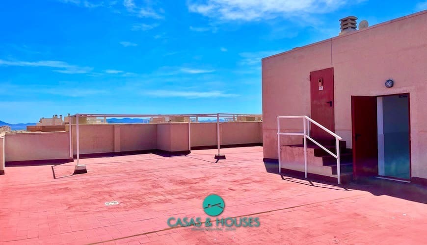 2 sovrum Lägenhet till salu i La Manga del Mar Menor med pool - 195 000 € (Ref: 9759501)