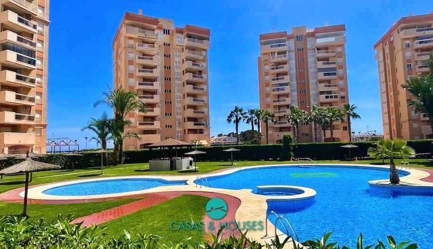 2 sovrum Lägenhet till salu i La Manga del Mar Menor med pool - 195 000 € (Ref: 9759501)