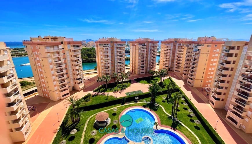 2 sovrum Lägenhet till salu i La Manga del Mar Menor med pool - 195 000 € (Ref: 9759501)