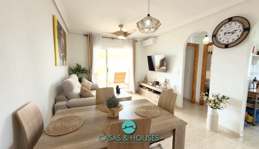 1 sypialnia Apartament na sprzedaż w La Manga del Mar Menor z basenem garażem - 140 000 € (Ref: 9808352)