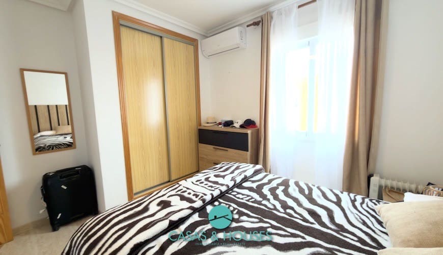 1 sypialnia Apartament na sprzedaż w La Manga del Mar Menor z basenem garażem - 140 000 € (Ref: 9808352)