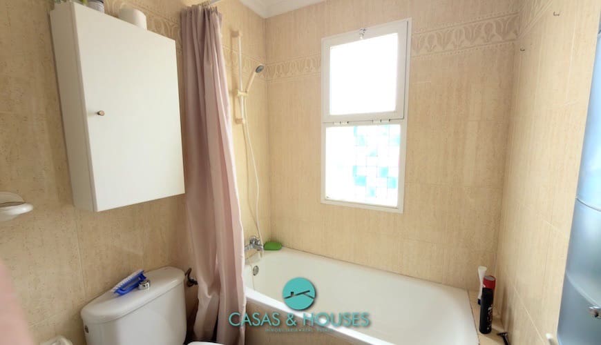 1 sypialnia Apartament na sprzedaż w La Manga del Mar Menor z basenem garażem - 140 000 € (Ref: 9808352)