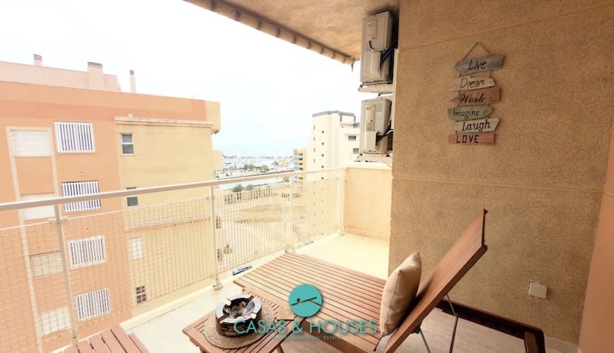 1 sypialnia Apartament na sprzedaż w La Manga del Mar Menor z basenem garażem - 140 000 € (Ref: 9808352)