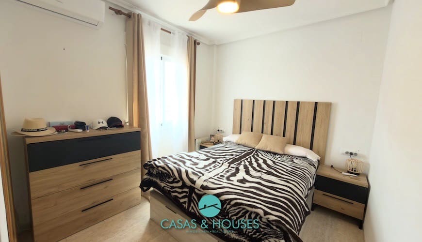 1 sypialnia Apartament na sprzedaż w La Manga del Mar Menor z basenem garażem - 140 000 € (Ref: 9808352)