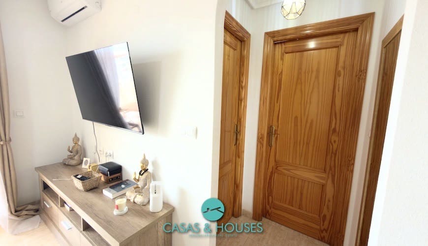 1 sypialnia Apartament na sprzedaż w La Manga del Mar Menor z basenem garażem - 140 000 € (Ref: 9808352)