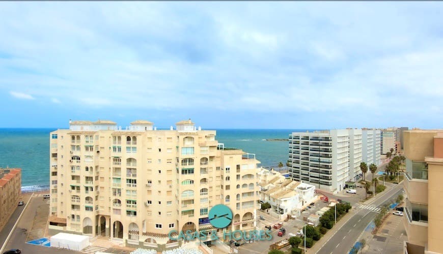 1 sypialnia Apartament na sprzedaż w La Manga del Mar Menor z basenem garażem - 140 000 € (Ref: 9808352)