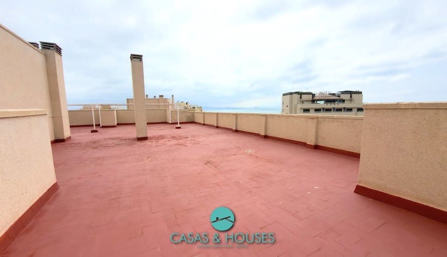 1 sypialnia Apartament na sprzedaż w La Manga del Mar Menor z basenem garażem - 140 000 € (Ref: 9808352)