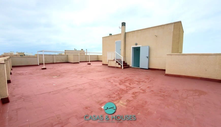 1 sypialnia Apartament na sprzedaż w La Manga del Mar Menor z basenem garażem - 140 000 € (Ref: 9808352)