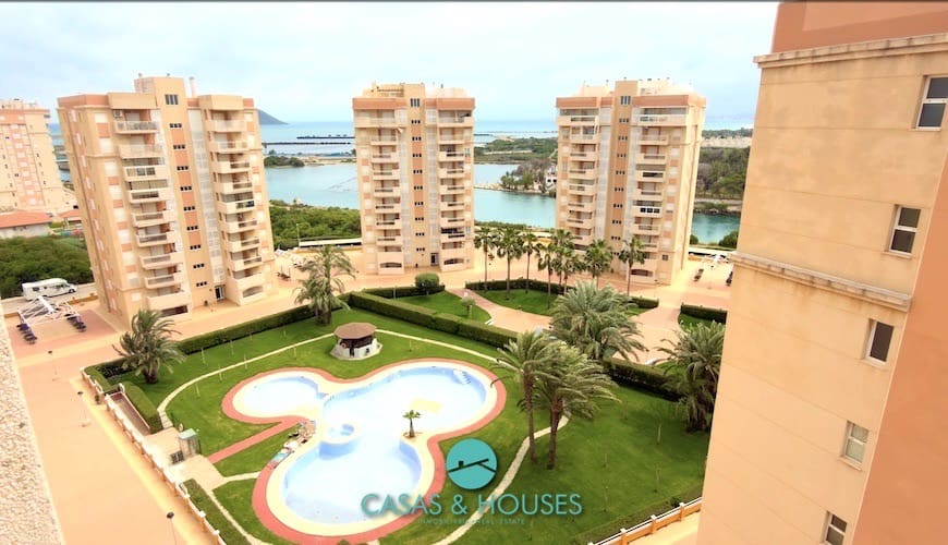 1 sypialnia Apartament na sprzedaż w La Manga del Mar Menor z basenem garażem - 140 000 € (Ref: 9808352)