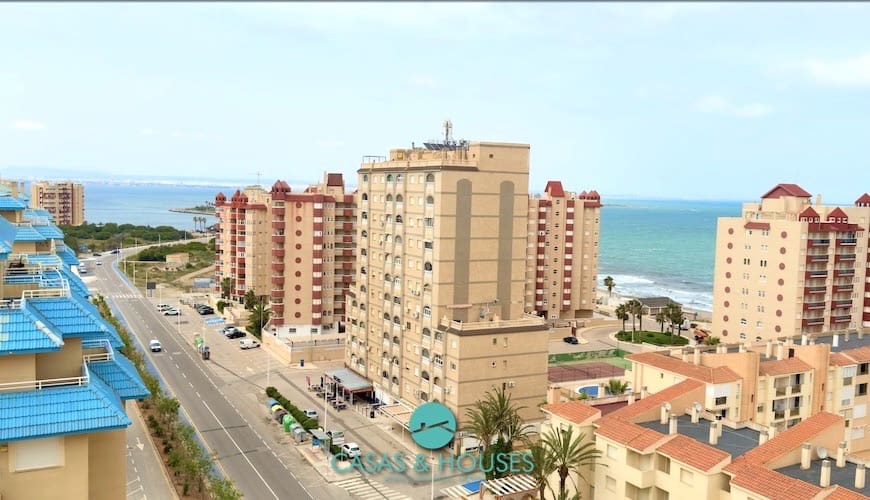 1 sypialnia Apartament na sprzedaż w La Manga del Mar Menor z basenem garażem - 140 000 € (Ref: 9808352)