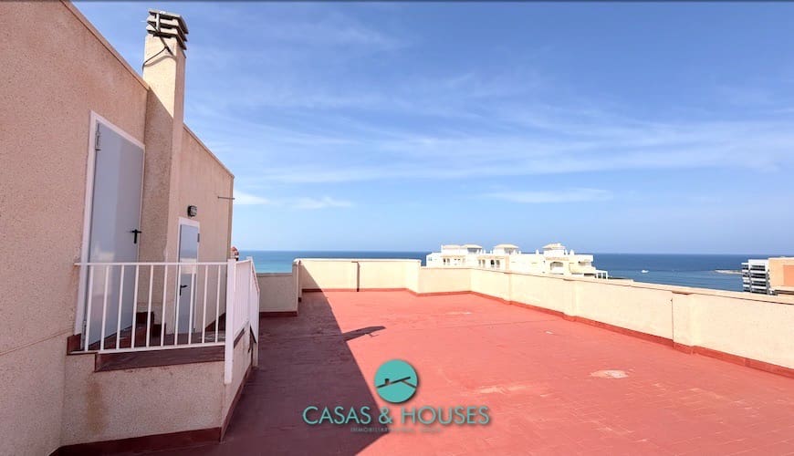 1 bedroom Apartment for sale in La Manga del Mar Menor with pool garage - € 140,000 (Ref: 9808352)
