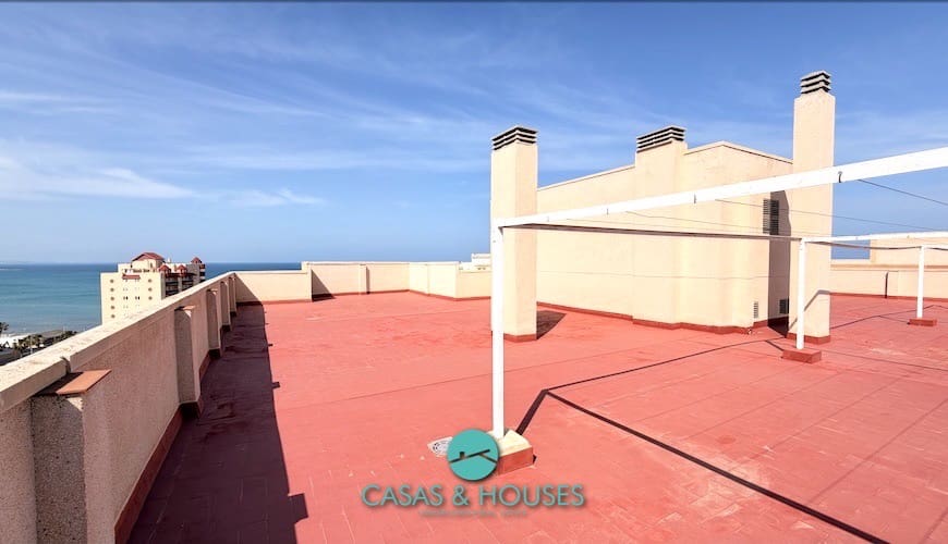 1 bedroom Apartment for sale in La Manga del Mar Menor with pool garage - € 140,000 (Ref: 9808352)