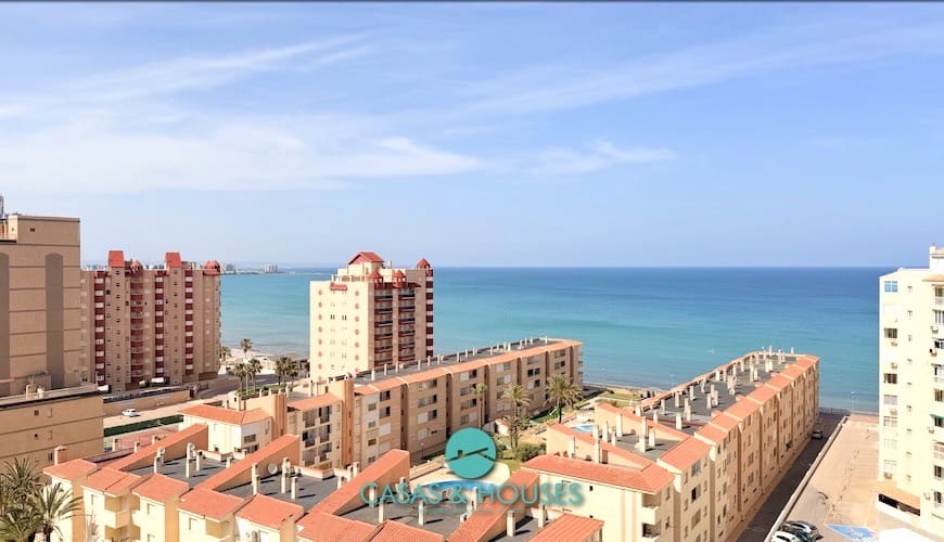 1 bedroom Apartment for sale in La Manga del Mar Menor with pool garage - € 140,000 (Ref: 9808352)