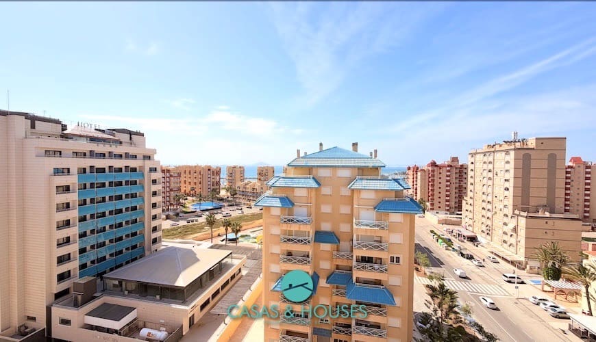 1 bedroom Apartment for sale in La Manga del Mar Menor with pool garage - € 140,000 (Ref: 9808352)