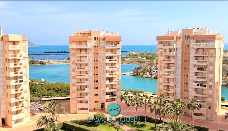 1 bedroom Apartment for sale in La Manga del Mar Menor with pool garage - € 140,000 (Ref: 9808352)