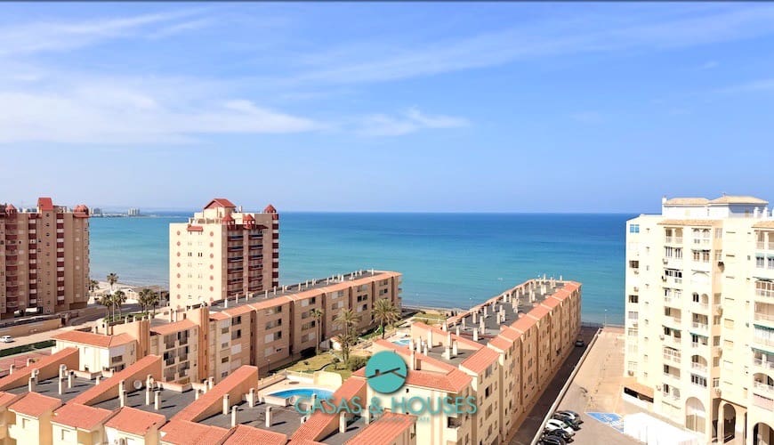 1 bedroom Apartment for sale in La Manga del Mar Menor with pool garage - € 140,000 (Ref: 9808352)
