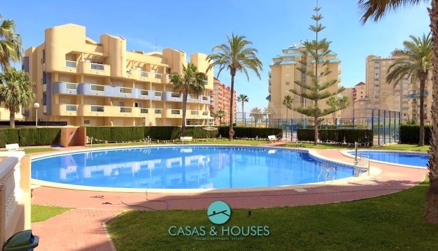 2 chambre Appartement à vendre à La Manga del Mar Menor avec piscine - 179 000 € (Ref: 9819283)