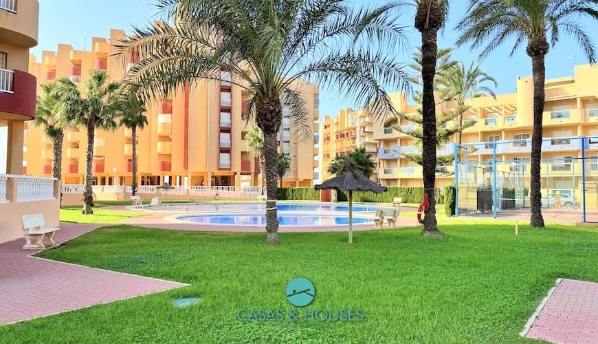 2 chambre Appartement à vendre à La Manga del Mar Menor avec piscine - 179 000 € (Ref: 9819283)