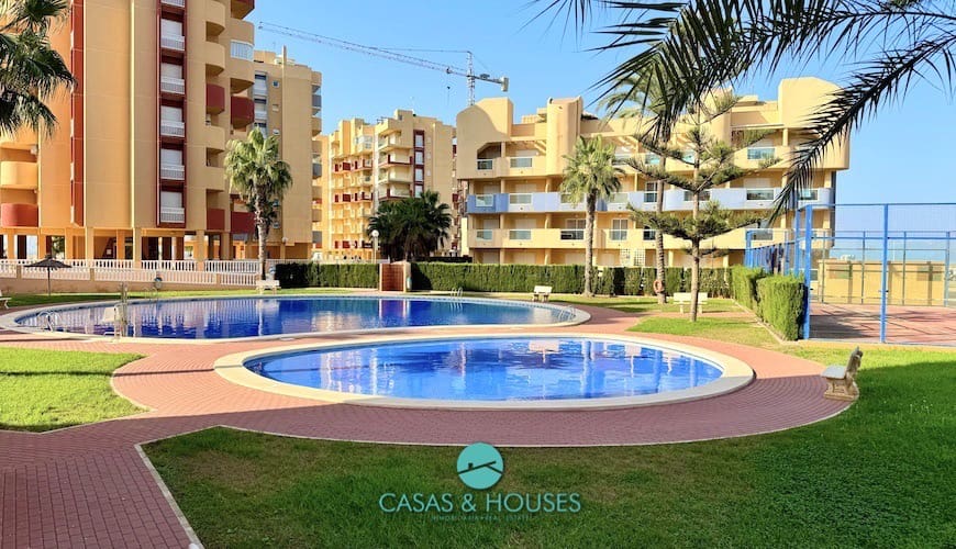 2 chambre Appartement à vendre à La Manga del Mar Menor avec piscine - 179 000 € (Ref: 9819283)
