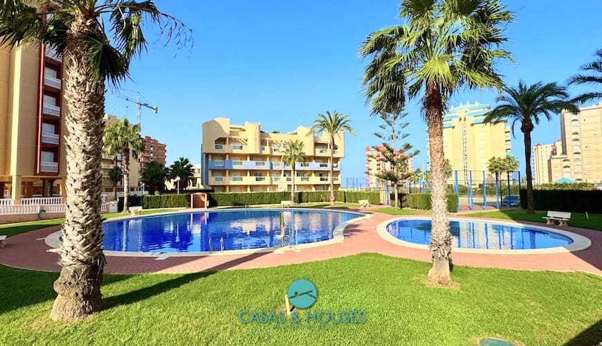 2 chambre Appartement à vendre à La Manga del Mar Menor avec piscine - 179 000 € (Ref: 9819283)