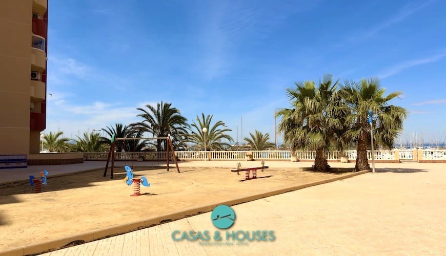 2 chambre Appartement à vendre à La Manga del Mar Menor avec piscine - 179 000 € (Ref: 9819283)
