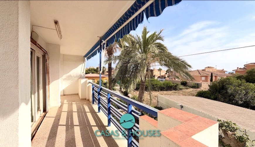 2 Zimmer Apartment zu verkaufen in La Manga del Mar Menor mit Pool - 135.000 € (Ref: 9819651)