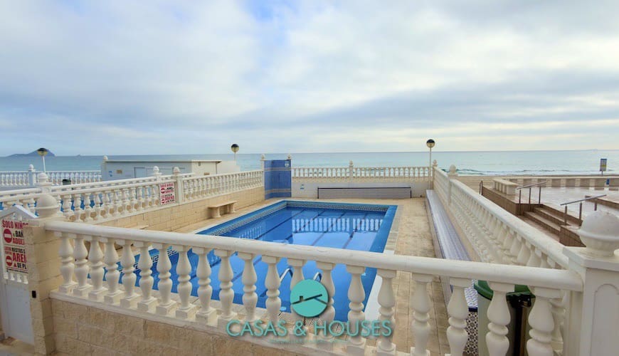 2 Zimmer Apartment zu verkaufen in La Manga del Mar Menor mit Pool - 135.000 € (Ref: 9819651)
