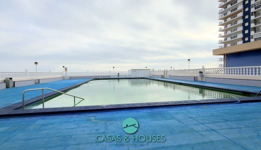 2 Zimmer Apartment zu verkaufen in La Manga del Mar Menor mit Pool - 135.000 € (Ref: 9819651)
