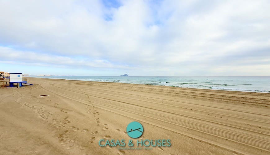 2 Zimmer Apartment zu verkaufen in La Manga del Mar Menor mit Pool - 135.000 € (Ref: 9819651)