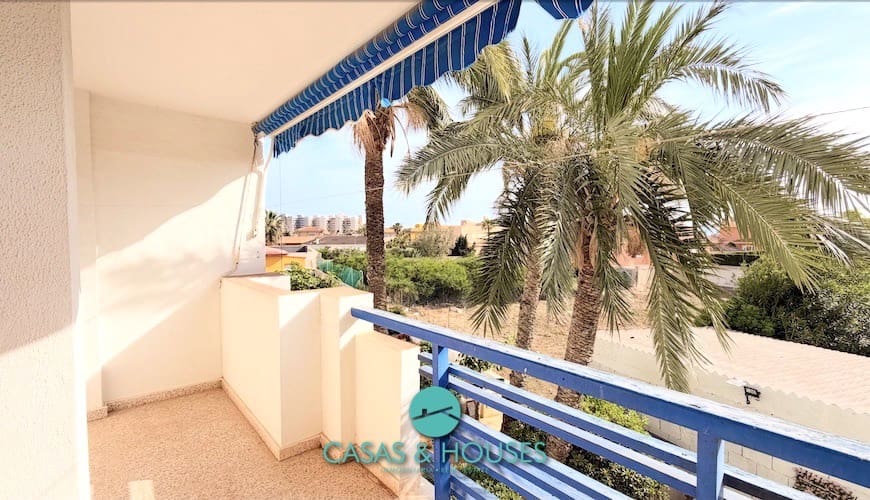 2 Zimmer Apartment zu verkaufen in La Manga del Mar Menor mit Pool - 135.000 € (Ref: 9819651)