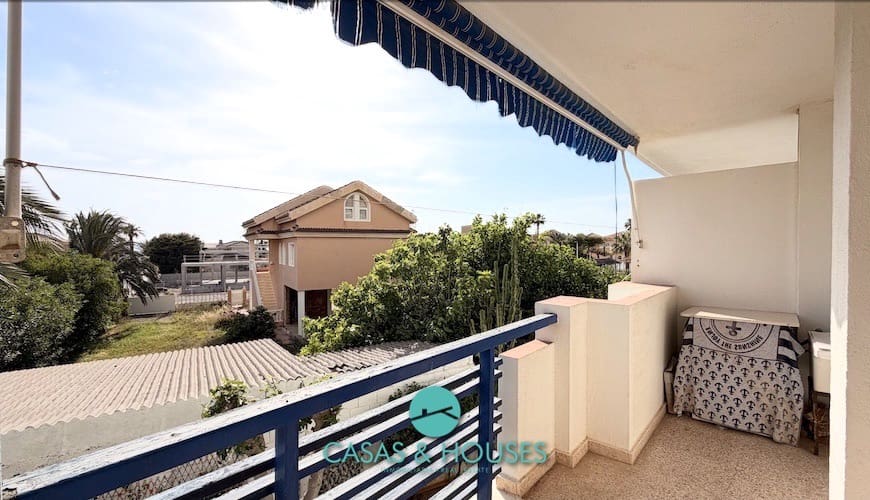 2 Zimmer Apartment zu verkaufen in La Manga del Mar Menor mit Pool - 135.000 € (Ref: 9819651)