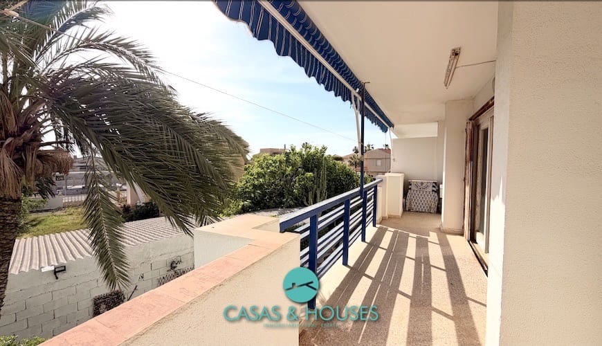 2 Zimmer Apartment zu verkaufen in La Manga del Mar Menor mit Pool - 135.000 € (Ref: 9819651)