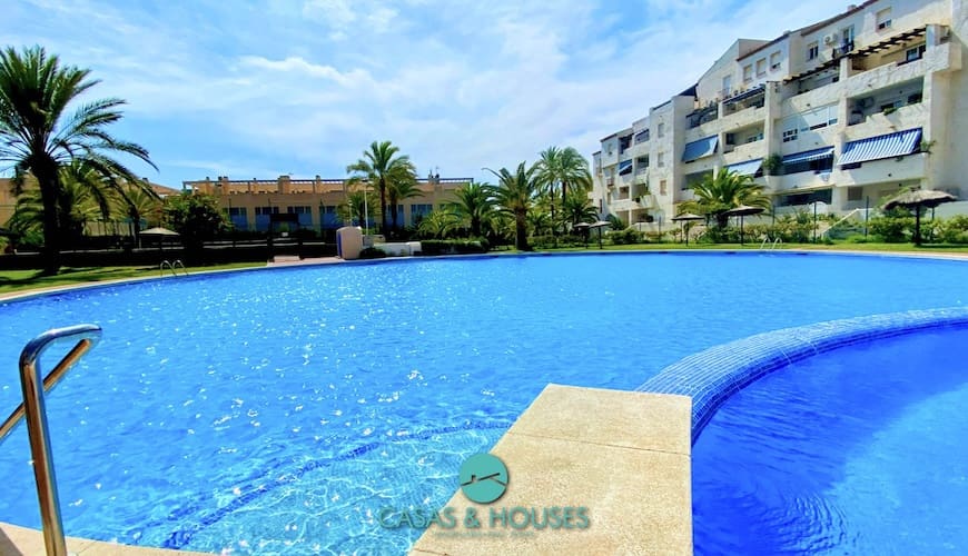 2 soveværelse Lejlighed til salg i La Manga del Mar Menor med swimmingpool - € 147.000 (Ref: 9953048)