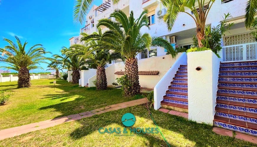 2 soveværelse Lejlighed til salg i La Manga del Mar Menor med swimmingpool - € 147.000 (Ref: 9953048)
