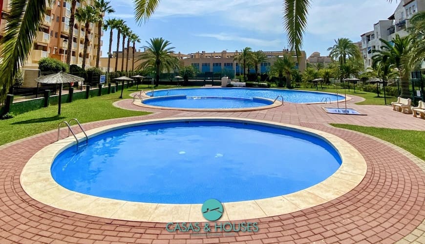 2 soveværelse Lejlighed til salg i La Manga del Mar Menor med swimmingpool - € 147.000 (Ref: 9953048)