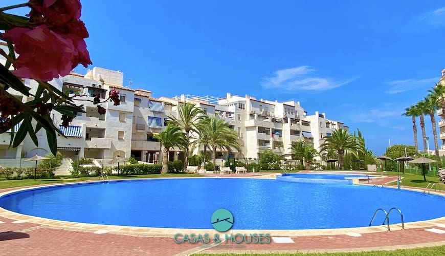 2 soveværelse Lejlighed til salg i La Manga del Mar Menor med swimmingpool - € 147.000 (Ref: 9953048)