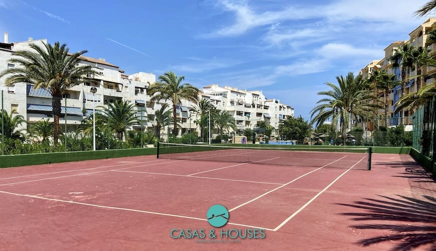 2 soveværelse Lejlighed til salg i La Manga del Mar Menor med swimmingpool - € 147.000 (Ref: 9953048)