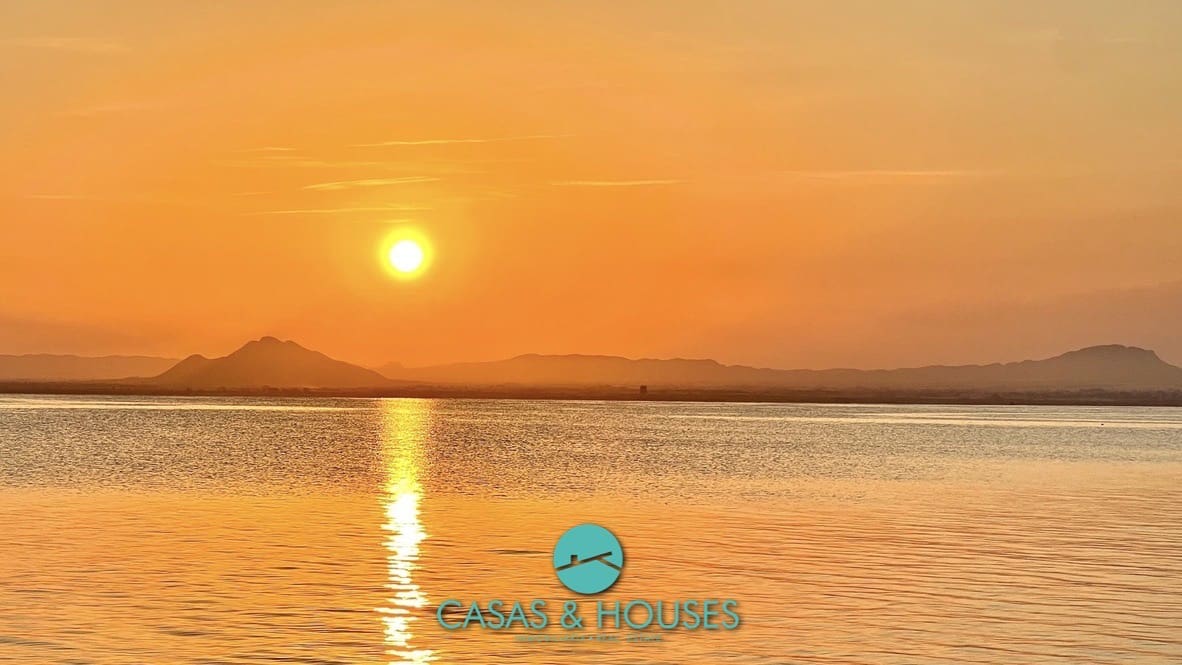 2 soveværelse Lejlighed til salg i La Manga del Mar Menor med swimmingpool - € 147.000 (Ref: 9953048)